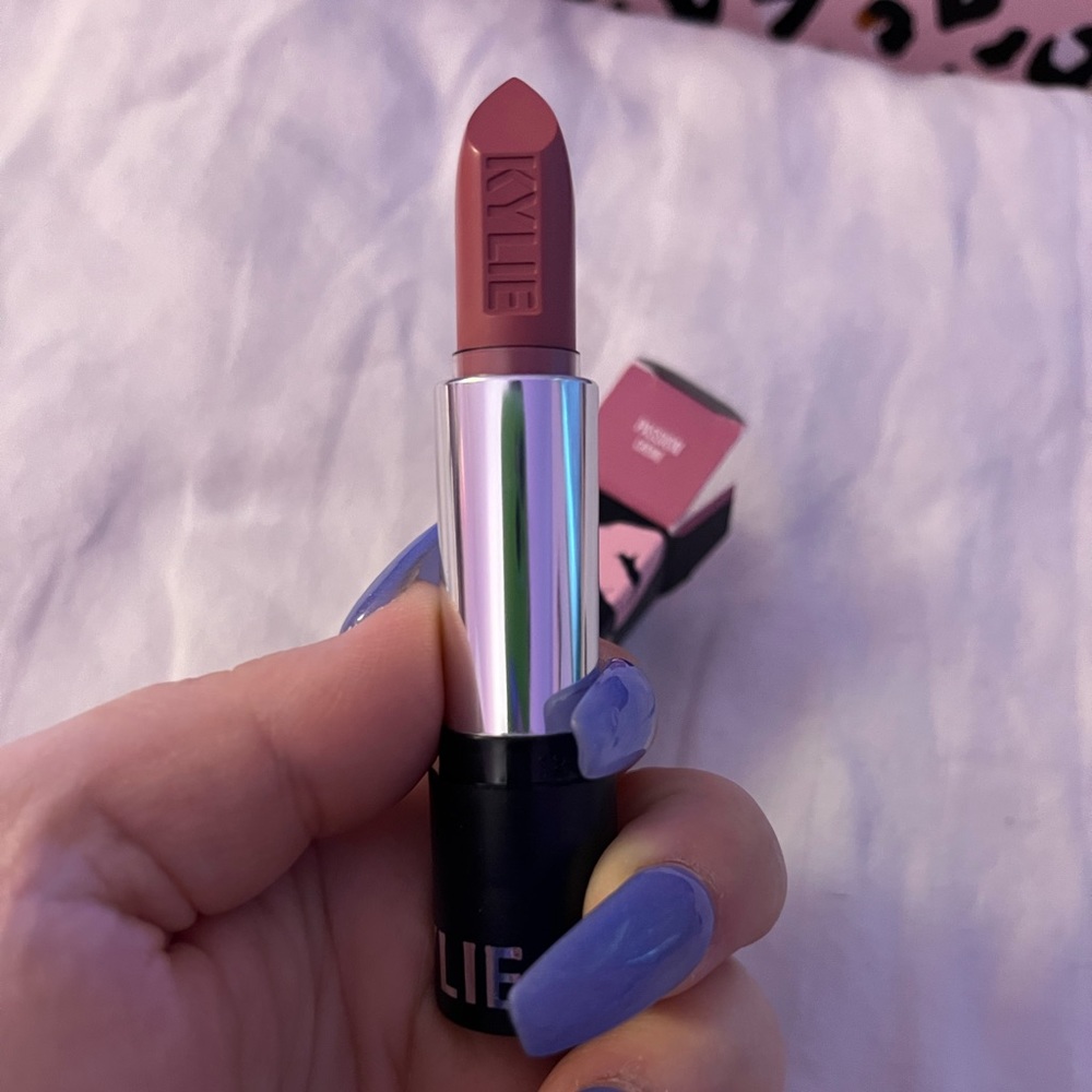 KYLIE Jenner Lipstick in Passion